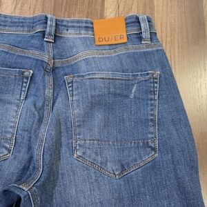 DUER L2X Performance Relaxed Fit Antimicrobial Tapered Stretch Blue Jeans. 30